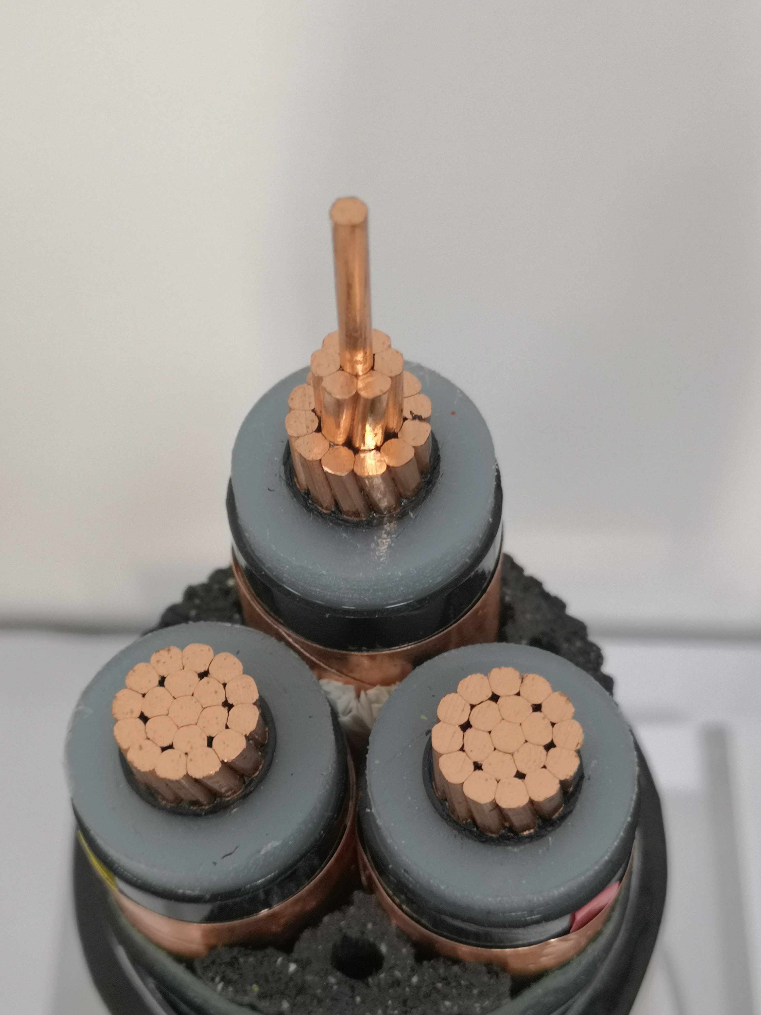 鄭州電線(xiàn)電纜淺談高壓35kv銅電纜性能特性